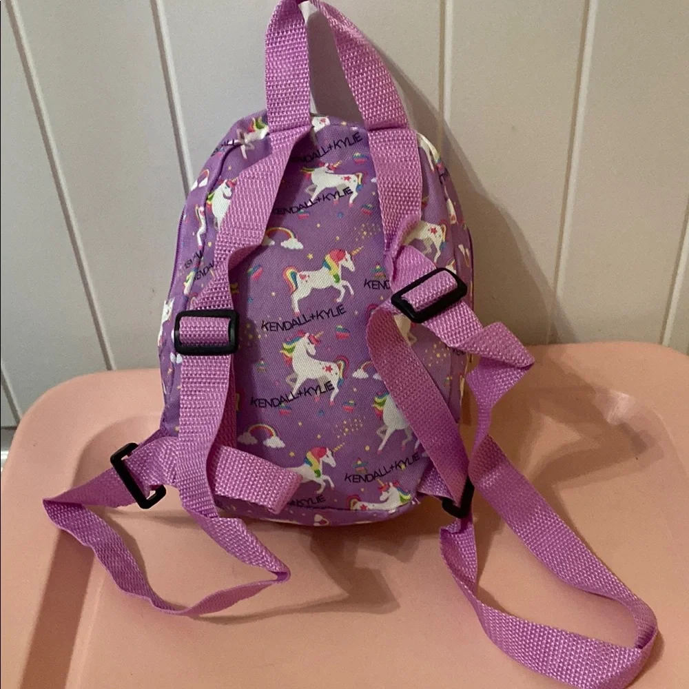 Kendall & Kylie fun unicorn